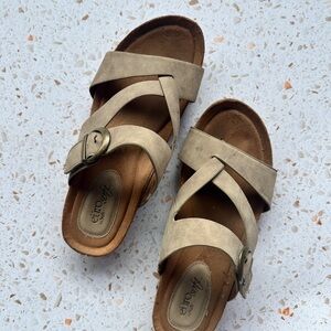 Sofft Women's Taupe Cross-Strap Slide Sandals